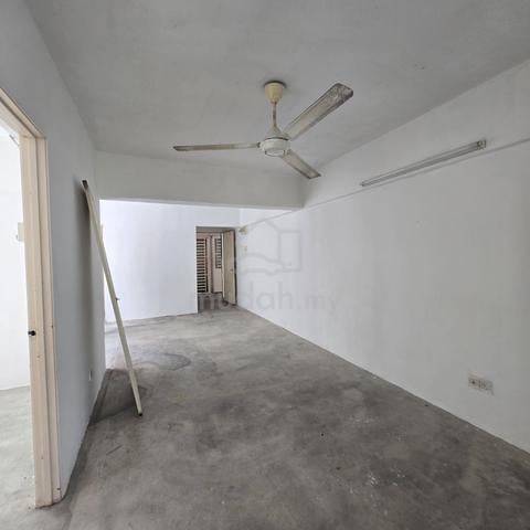 Flat di Autocity, Perai 1