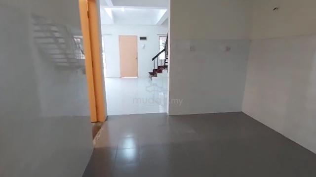 Two 2 Storey Terrace House 4r3b for rent @ Taman Bukit Kinrara 1
