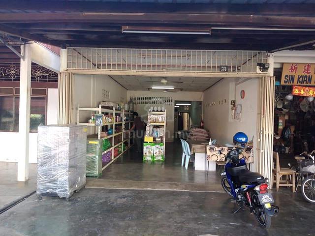 Kedai 2 Tingkat Untuk Dijual – PEKAN PARIT YUSOF 1