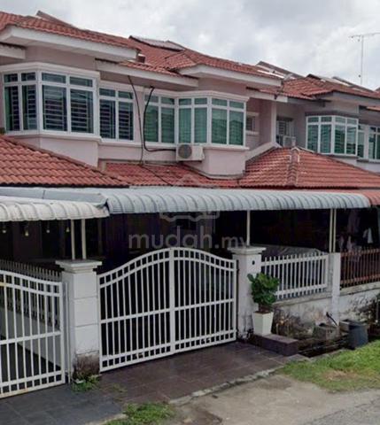 Rumah Teres Dua Tingkat di Taman Bukit Flora 1