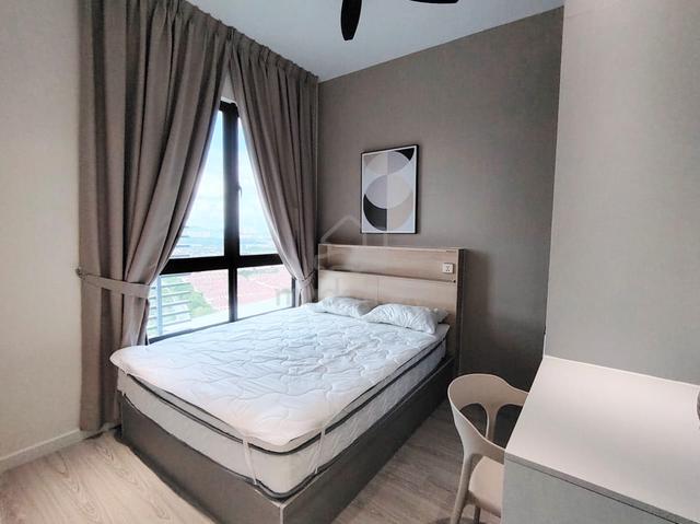 Female only unit medium room available now near to MRT Putra Permai 1