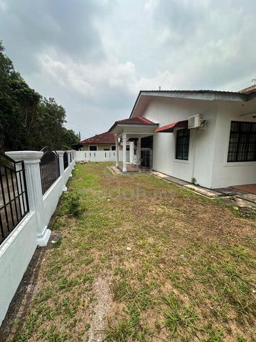 Single Storey End Lot @ Paya Rumput Indah (Extra Land 2604 sqft) 1