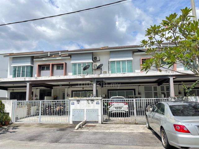 Teres Dua Tingkat Taman Emas Dengkil 1