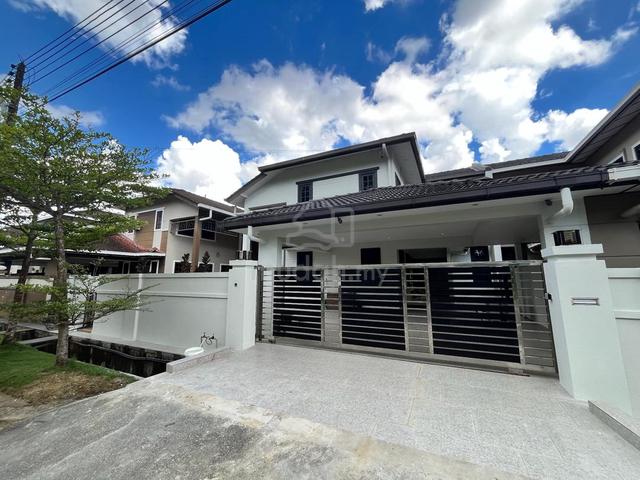 Newly Refurbished Double Storey Semi-D @ Stutong Prime Area | FREEHOLD 1