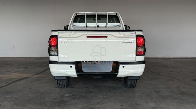 2023 Toyota HILUX 2.4 MT FACELIFT II F*LOAN - 5