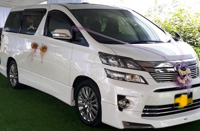 Toyota Vellfire Goden Eye - 1
