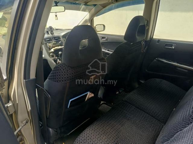 Honda STREAM RN3 2.0 (A) TYPE IS - 3