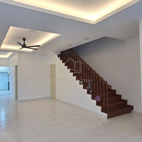 JUAL RUMAH SEMI D š Perling JB 1