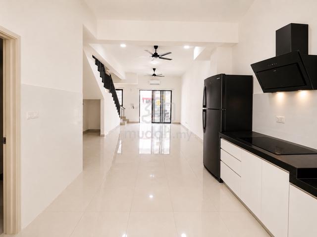 Nice 2-Sty Partial Furnished Intermediate House Robin Rimbayu for Rent 1