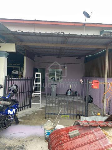 Rumah sewa parit raja murah! 1