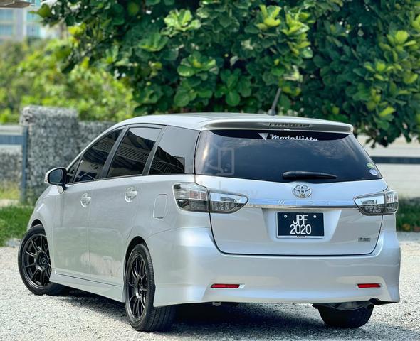 2013 Toyota WISH 1.8 S ZGE20G FACELIFT (A) - 2
