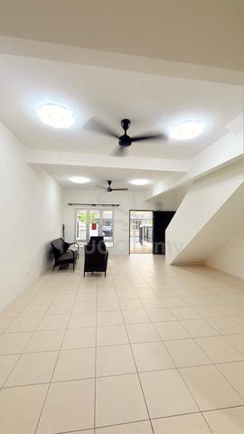 IRUMIA IRINGAN BAYU DOUBLE STOREY HOUSE FOR RENT (Ready to move in) 1