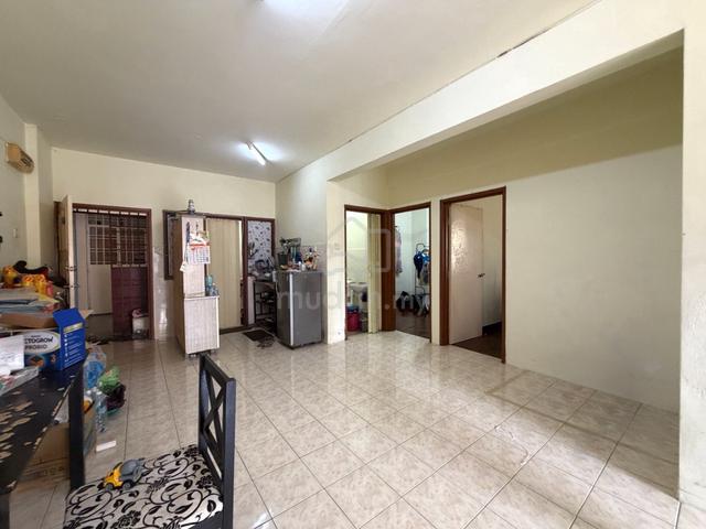 Pandan Court 1