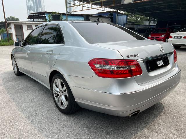 2011 Mercedes Benz E250 1.8 CGI BLUEEFCY SUNROOF - 4