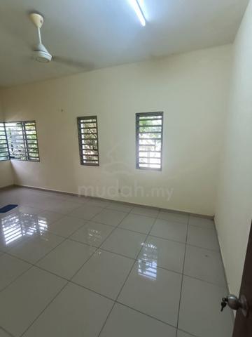 Juru Desa Titi Panjang near Icon City Aeon Big Company Hostel 1
