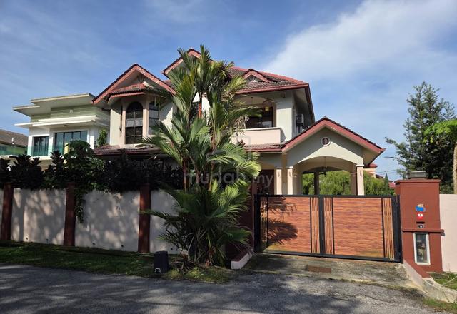 Charming bungalow for sale at Saujana Akasia, Sg Buloh 1