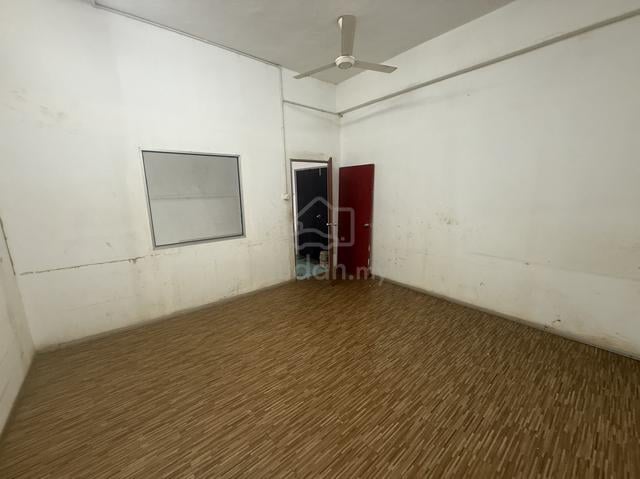 G floor office and stor for rent 1