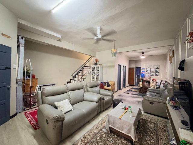 (RENOVATED UNIT) 2 Storey Terrace Taman Seri Dagang, Banting 1