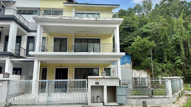 Corner Lot, Hilltop 1