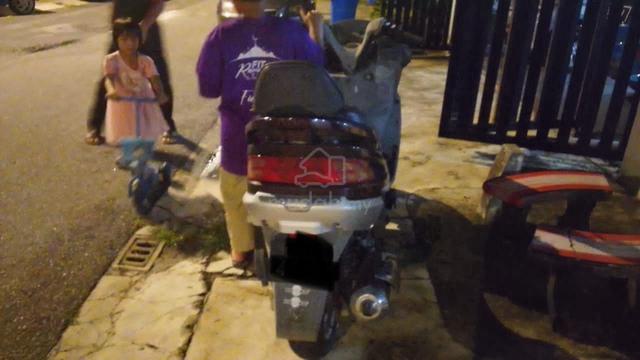motor skuter modenas elegan  - photo 2 of 3