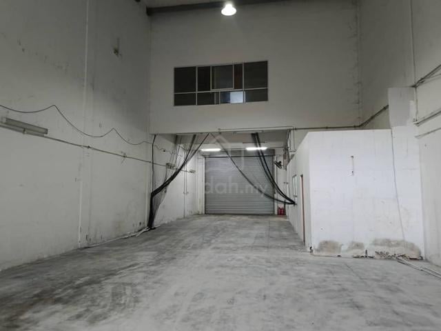 Bukit kemuning 1.5 storey link terrace factory , size 27x100,warehouse 1