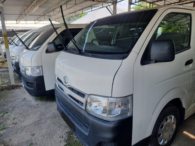 Toyota HIACE 2.5 (DIESEL) WINDOW VAN - 2
