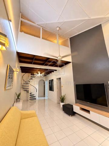 AAA Taman Molek Renovated 1.5 Storey Terrace 20x65sqft 1