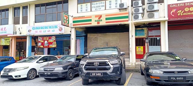 Ground Floor (1760sqft) Main Road Kg Baru Seri Kembangan for rent 2