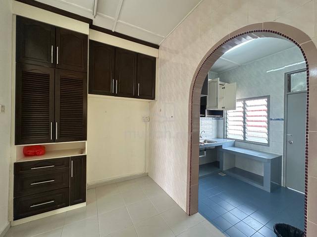 BELOW VALUE 1st Floor Townhouse Taman Limbongan Permai Bachang Melaka 1