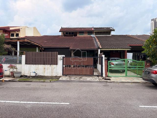 Fully renovated 1 1/2 storey terrace Lorong Haji Openg TTDI KL 1