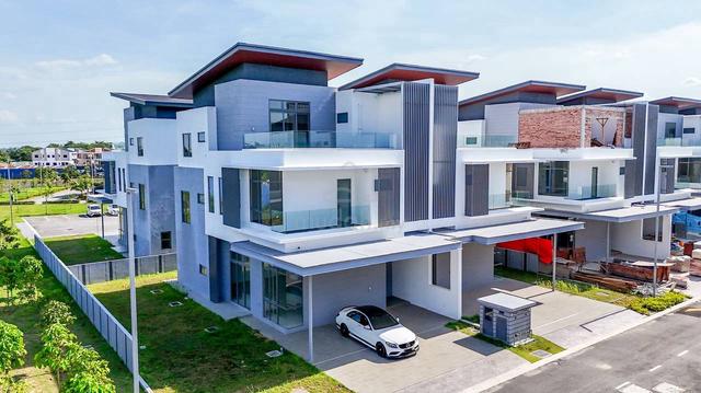 NEW! CORNER LOT 3-Storey Semi-D Broadleaf Residences, Kota Kemuning 1
