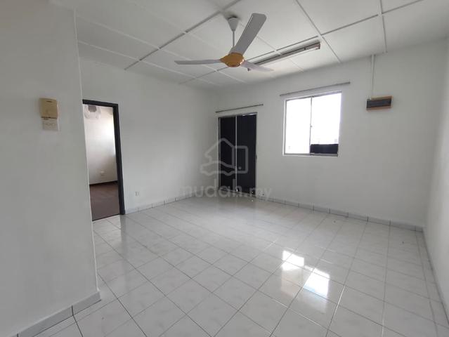 Taman kajang perdana 2 storey townhouse, below market, good condition 1