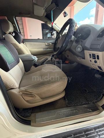 2012 Toyota FORTUNER 2.5 G (A) - 4