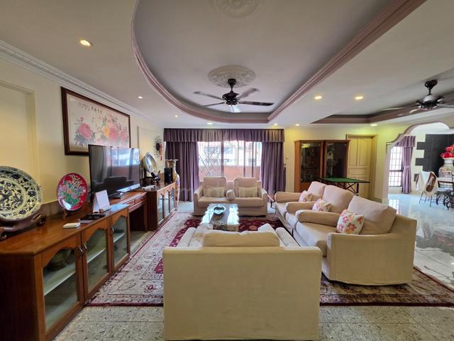 Marina Court 1