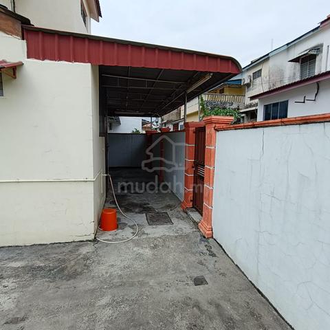 IOI Bandar Putra  Jalan  Enggang @ 1.5 Storey Terrace House (Conner L 4