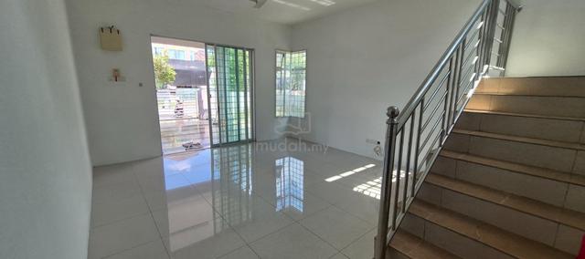 Spacious 1.5 Storey Semi-D | 5R4B | Bandar Warisan Puteri, Seremban 1