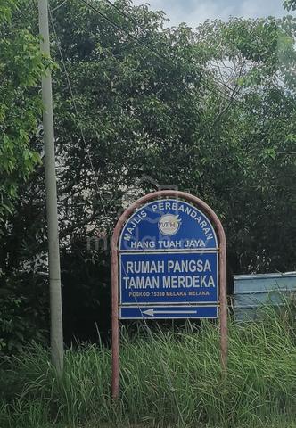 Rumah Pangsa Batu Berendam 1