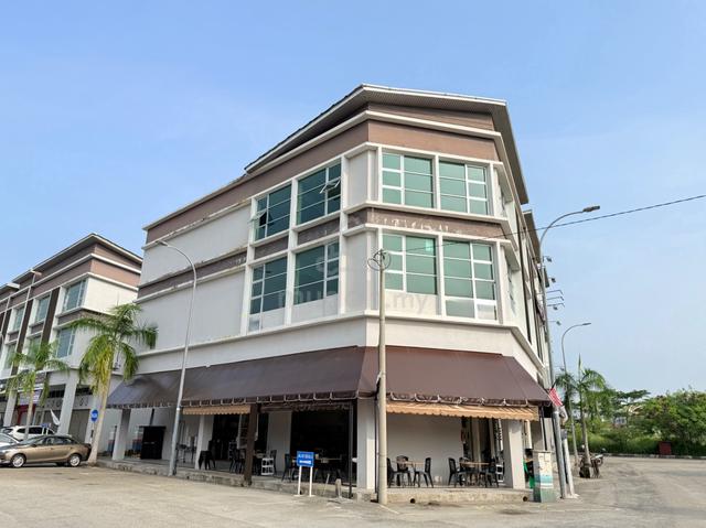 Shop lot corner For rent.1 Floor .Kuantan Town area 1