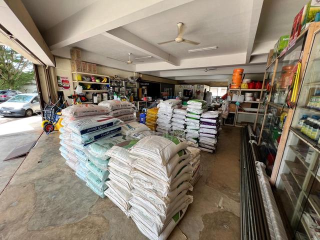 ROMPIN 4 Story Cornerlot Shop Facing Main Road 2