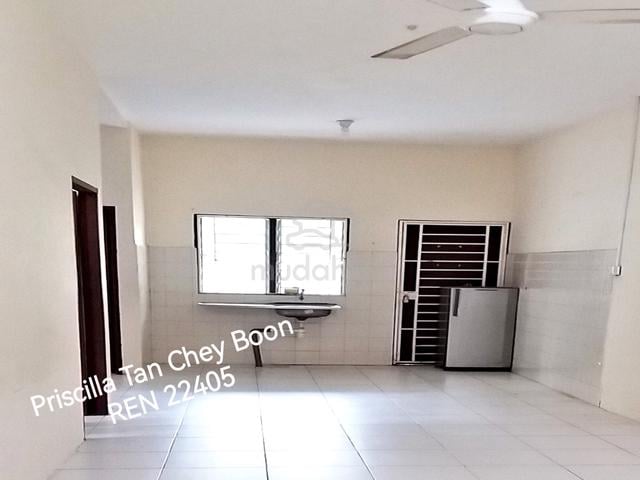 Corner besar dgn tanah besar Taman Samarindah 3