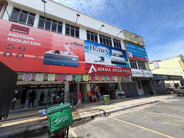 Facing Main Road , Jalan Besar Pekan Kapar For Rent 1