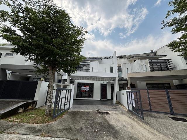 [FACING PLAYGROUND]3 Storey House Laman Glenmarie,Seksyen U1,Shah Alam 1