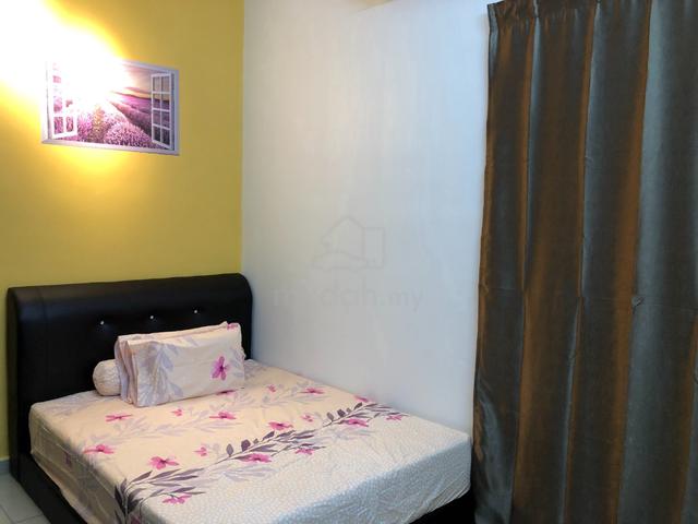 Furnished Middle Room with Shared Bathroom for Rent at Bukit Banyan 1