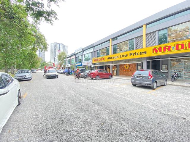 GROUND FLOOR 🔥 FACING MAIN ROAD 🔥 2 storey Shoplot Seksyen 16, Shah 1