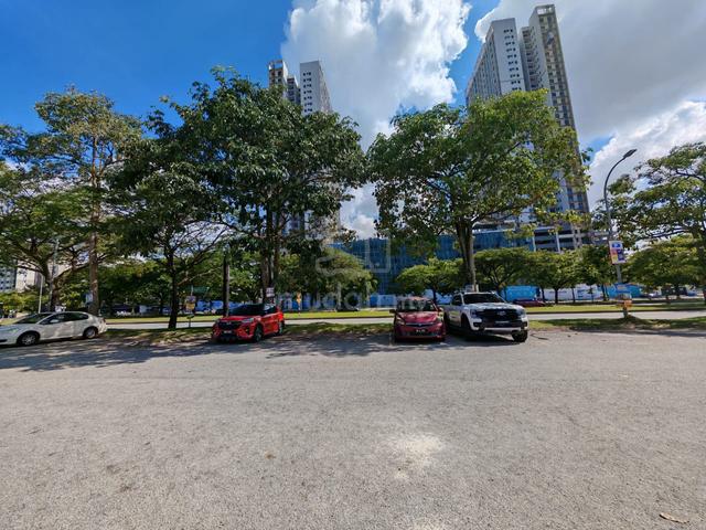 setia taipan, facing main road. 3