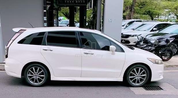 2011 Honda STREAM 1.8 i-VTEC RSZ FACELIFT (A) - 1