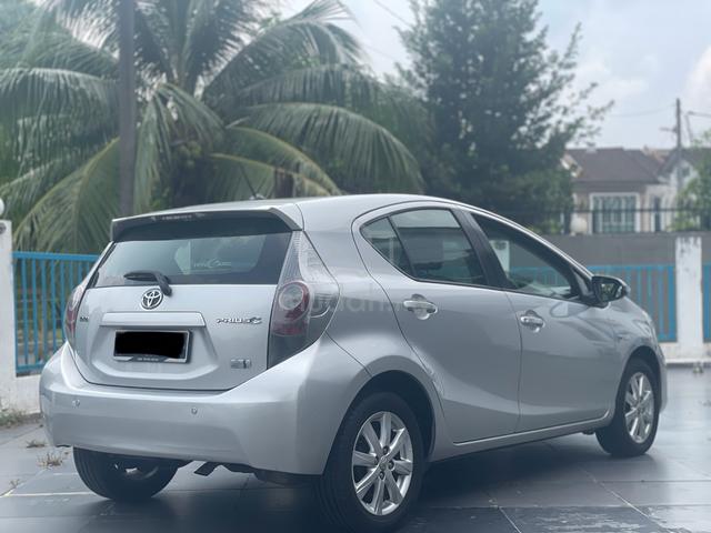 2013 Toyota PRIUS C 1.5 (HYBRID) (A) - 2