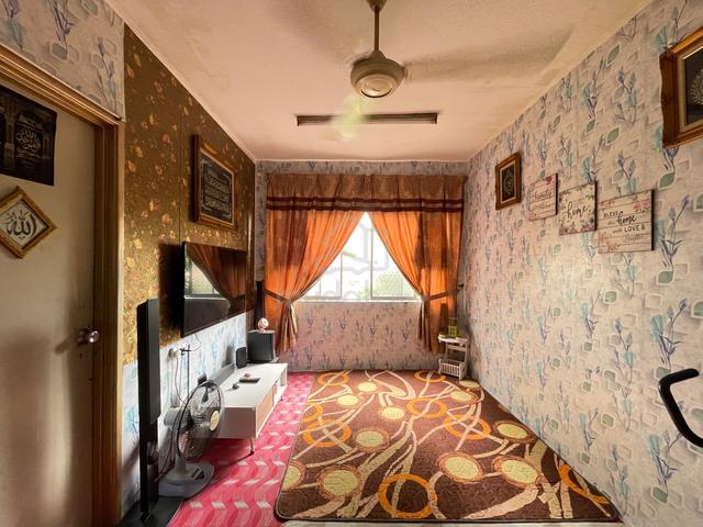 Taman Putra Budiman Flat 1