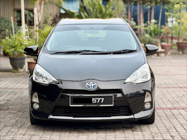 2013 Toyota PRIUS C 1.5 HYBRID FULL SERVICE TOYOTA - 2