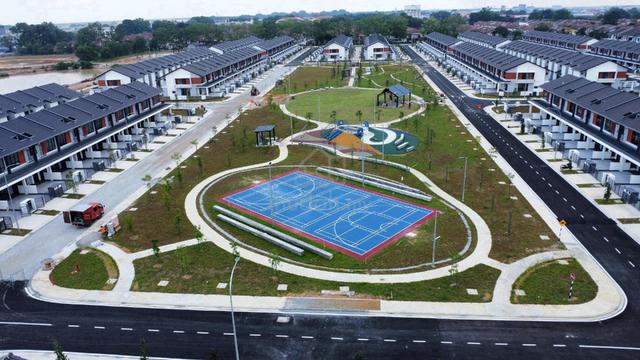 New VP with EV plug. Double Storey linkhouse Casira 3 Sime Darby 3